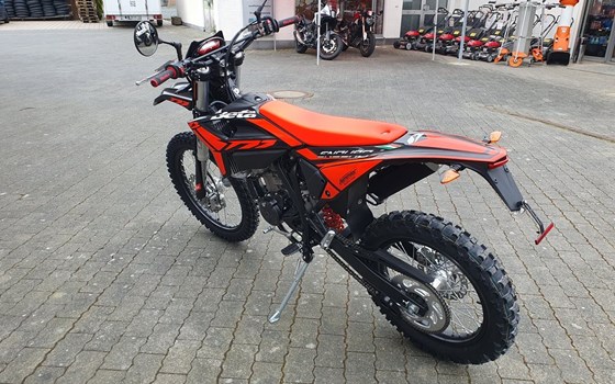 Neufahrzeug Beta RR 125 4T LC Enduro - Bild 10