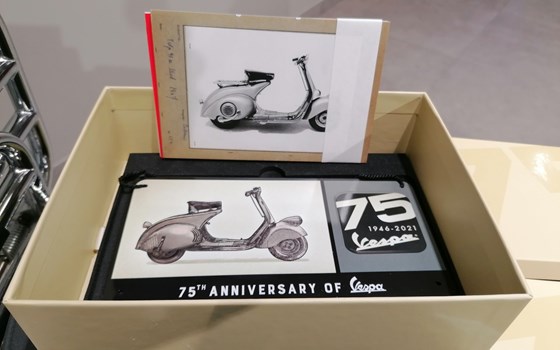 Gebrauchtmotorrad Vespa GTS 125 Supertech iGET 75th Anniversary - Bild 4