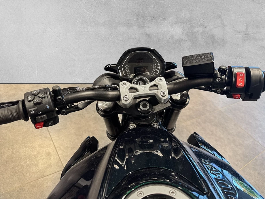 Angebot Triumph Street Triple 765 R Bild 4: Angebot Triumph Street Triple 765 R