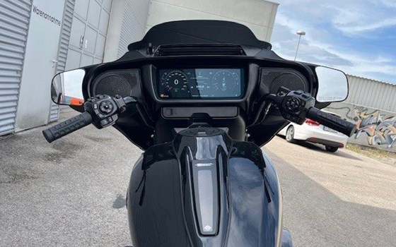 Gebrauchtmotorrad Harley-Davidson Street Glide FLHX - Bild 11 Gebrauchtmotorrad Harley-Davidson Street Glide FLHX - Bild 11