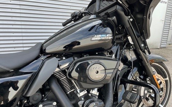 Gebrauchtmotorrad Harley-Davidson Street Glide FLHX - Bild 2 Gebrauchtmotorrad Harley-Davidson Street Glide FLHX - Bild 2