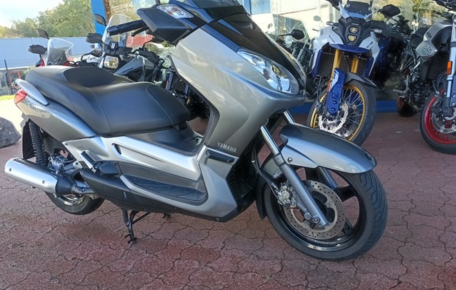Yamaha X-Max 250