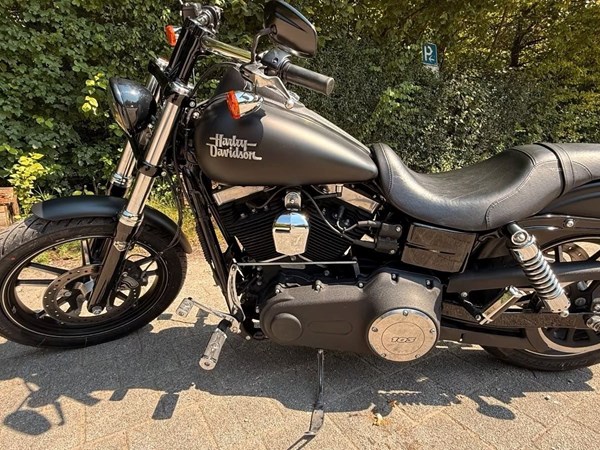 Gebrauchtmotorrad Harley-Davidson Dyna Street Bob Special