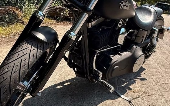Gebrauchtmotorrad Harley-Davidson Dyna Street Bob Special - Bild 2