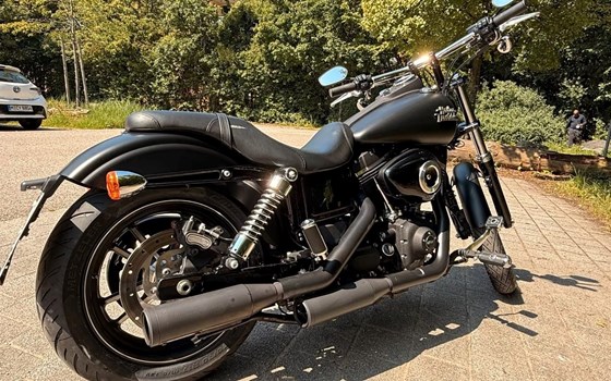 Gebrauchtmotorrad Harley-Davidson Dyna Street Bob Special - Bild 3