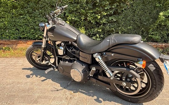 Gebrauchtmotorrad Harley-Davidson Dyna Street Bob Special - Bild 5