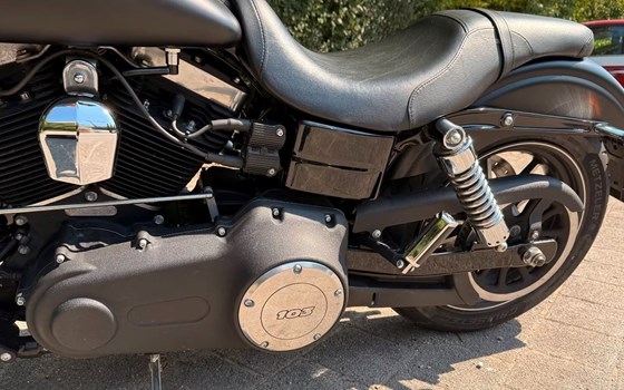 Gebrauchtmotorrad Harley-Davidson Dyna Street Bob Special - Bild 7