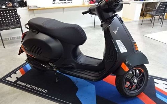 Neufahrzeug Vespa GTS Super Sport - Bild 1