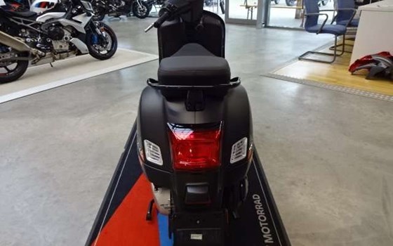 Neufahrzeug Vespa GTS Super Sport - Bild 3