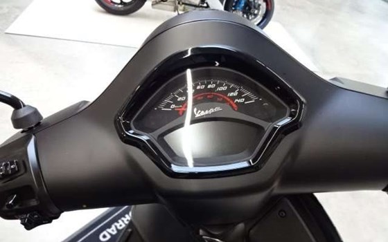 Neufahrzeug Vespa GTS Super Sport - Bild 6