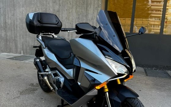 Motorrad Occasion Honda Forza 750 - Bild 2