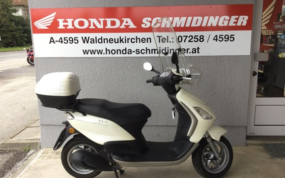 Gebrauchtmotorrad Piaggio Fly 125 - Bild 3 Gebrauchtmotorrad Piaggio Fly 125 - Bild 3