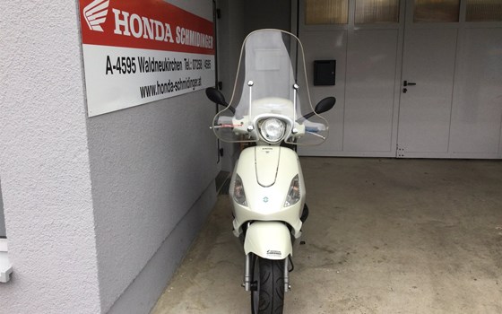 Gebrauchtmotorrad Piaggio Fly 125 - Bild 4 Gebrauchtmotorrad Piaggio Fly 125 - Bild 4
