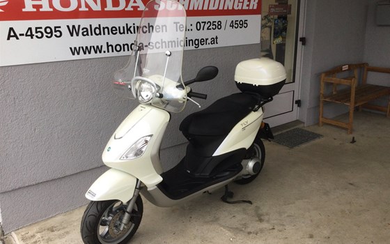 Gebrauchtmotorrad Piaggio Fly 125 - Bild 2 Gebrauchtmotorrad Piaggio Fly 125 - Bild 2