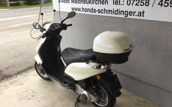 Gebrauchtmotorrad Piaggio Fly 125 - Bild 8 Gebrauchtmotorrad Piaggio Fly 125 - Bild 8