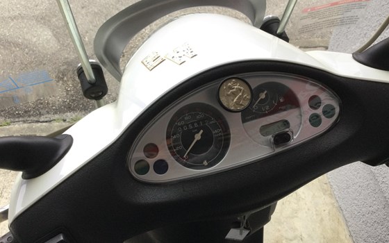 Gebrauchtmotorrad Piaggio Fly 125 - Bild 9 Gebrauchtmotorrad Piaggio Fly 125 - Bild 9