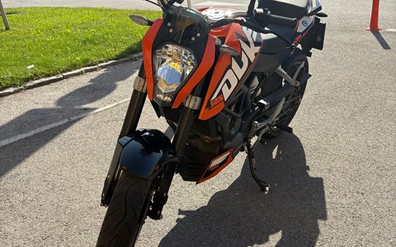Gebrauchtmotorrad KTM 125 Duke - Bild 1 Gebrauchtmotorrad KTM 125 Duke - Bild 1