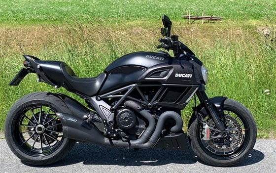 Gebrauchtmotorrad Ducati Diavel Carbon - Bild 1 Gebrauchtmotorrad Ducati Diavel Carbon - Bild 1