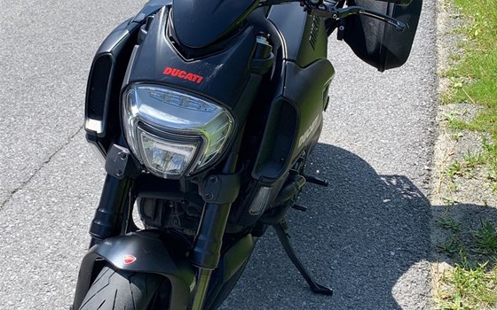 Gebrauchtmotorrad Ducati Diavel Carbon - Bild 12 Gebrauchtmotorrad Ducati Diavel Carbon - Bild 12