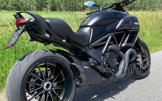 Gebrauchtmotorrad Ducati Diavel Carbon - Bild 2