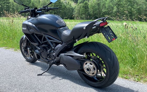 Gebrauchtmotorrad Ducati Diavel Carbon - Bild 3 Gebrauchtmotorrad Ducati Diavel Carbon - Bild 3