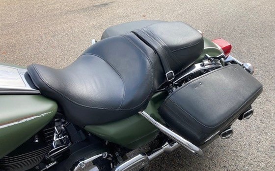 Gebrauchtmotorrad Harley-Davidson Road King Classic FLHRC - Bild 9 Gebrauchtmotorrad Harley-Davidson Road King Classic FLHRC - Bild 9