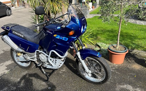 Gebrauchtmotorrad Cagiva Elefant 750 - Bild 1 Gebrauchtmotorrad Cagiva Elefant 750 - Bild 1