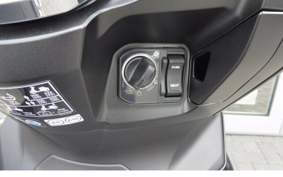 Gebrauchtmotorrad Honda PCX125 - Bild 10