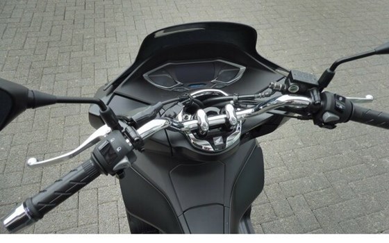 Gebrauchtmotorrad Honda PCX125 - Bild 8