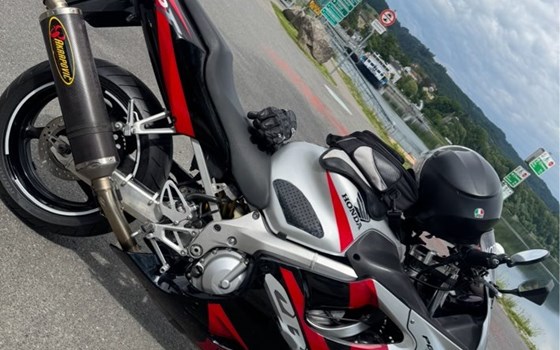 Gebrauchtmotorrad Honda CBR 600 F - Bild 1 Gebrauchtmotorrad Honda CBR 600 F - Bild 1