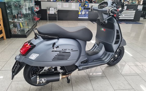 Gebrauchtmotorrad Vespa GTS 125 Super Sport - Bild 2 Gebrauchtmotorrad Vespa GTS 125 Super Sport - Bild 2