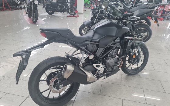 Gebrauchtmotorrad Honda CB300R - Bild 2 Gebrauchtmotorrad Honda CB300R - Bild 2
