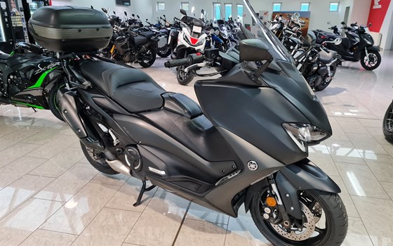 Gebrauchtmotorrad Yamaha TMAX 560 - Bild 1 Gebrauchtmotorrad Yamaha TMAX 560 - Bild 1