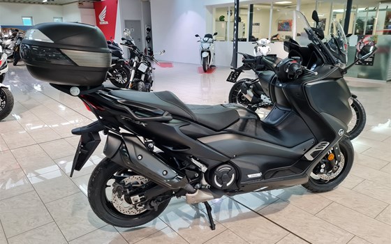 Gebrauchtmotorrad Yamaha TMAX 560 - Bild 2 Gebrauchtmotorrad Yamaha TMAX 560 - Bild 2