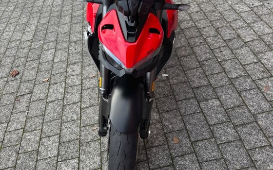Gebrauchtmotorrad Ducati Streetfighter V2 - Bild 2