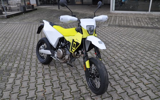 Neufahrzeug Husqvarna 701 Supermoto - Bild 1