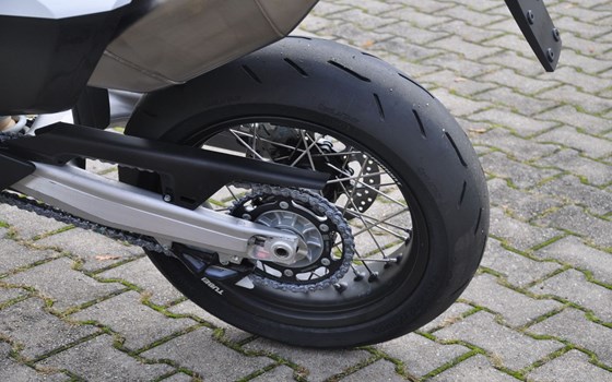 Neufahrzeug Husqvarna 701 Supermoto - Bild 12