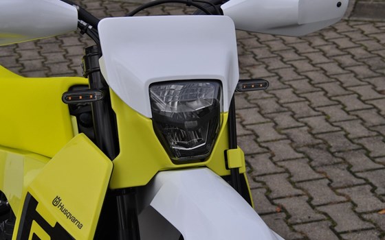 Neufahrzeug Husqvarna 701 Supermoto - Bild 17