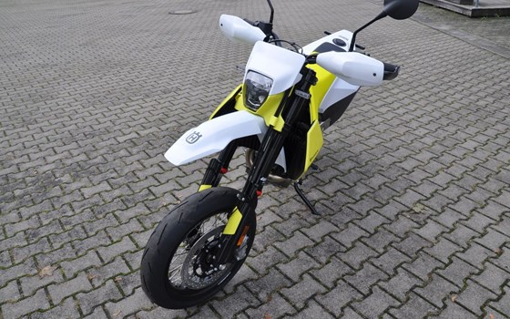 Neufahrzeug Husqvarna 701 Supermoto - Bild 4