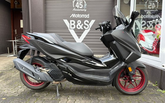 Gebrauchtmotorrad Honda Forza 125 - Bild 1