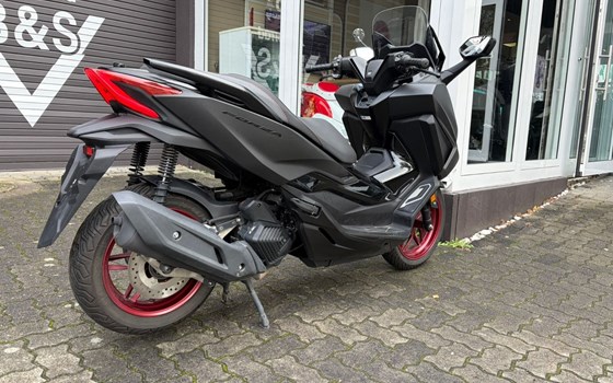 Gebrauchtmotorrad Honda Forza 125 - Bild 2