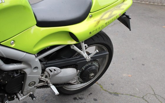 Gebrauchtmotorrad Triumph Speed Triple 955i - Bild 12