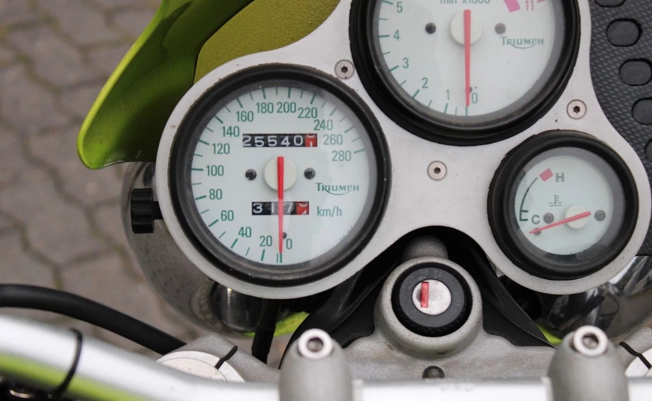 Angebot Triumph Speed Triple 955i Bild 14: Angebot Triumph Speed Triple 955i