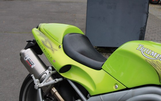 Gebrauchtmotorrad Triumph Speed Triple 955i - Bild 7