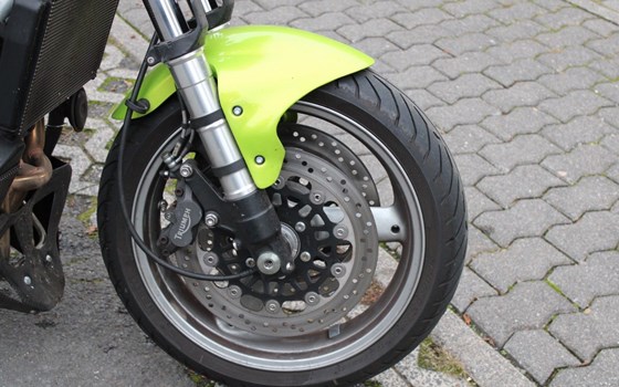 Gebrauchtmotorrad Triumph Speed Triple 955i - Bild 9