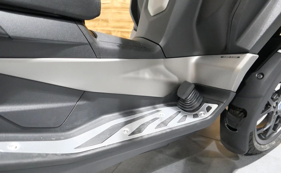 Angebot Piaggio MP3 530 HPE Exclusive Bild 7: Angebot Piaggio MP3 530 HPE Exclusive