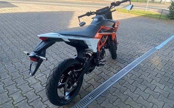 Neufahrzeug KTM 125 SMC R - Bild 8