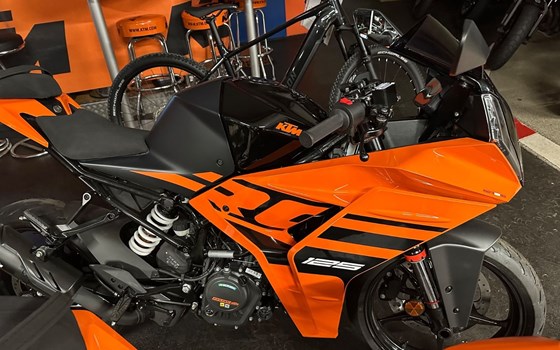 Neufahrzeug KTM RC 125 - Bild 3