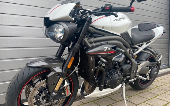 Gebrauchtmotorrad Triumph Speed Triple RS - Bild 2