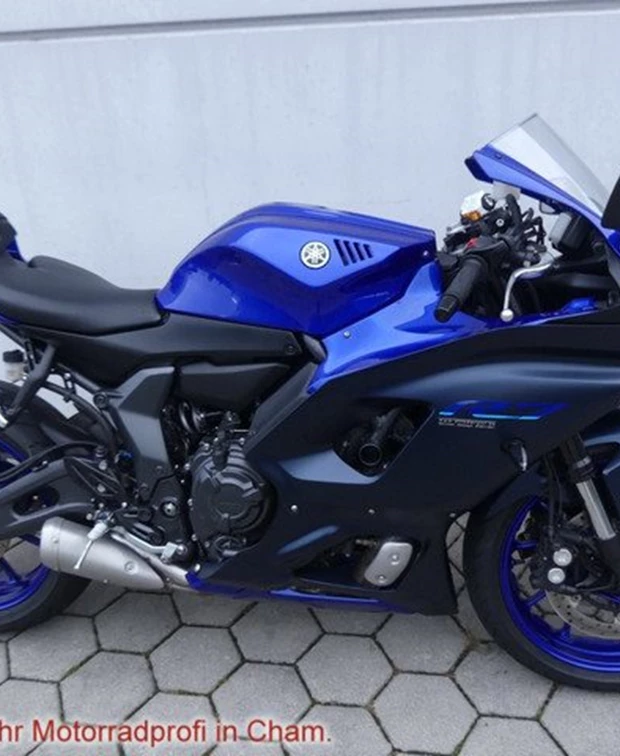 Yamaha R7